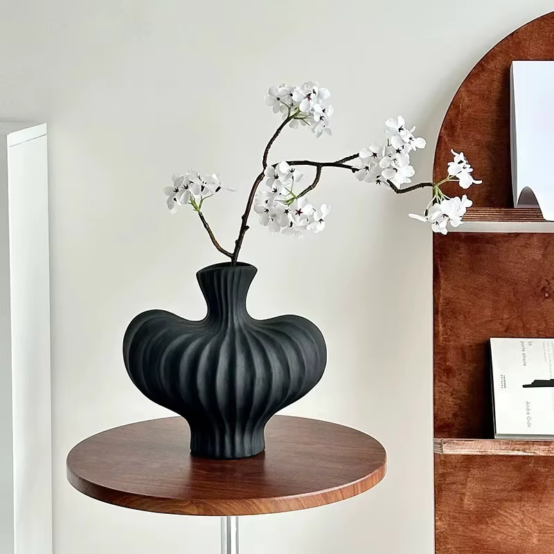 Vase nordique moderne creux pour la décoration intérieure moderne, vase en plastique imitation céram