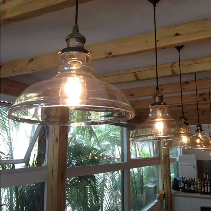 Le Loft nordique moderne chambre suspension avec clair gris ambre Vintage pendentif lumières salle à