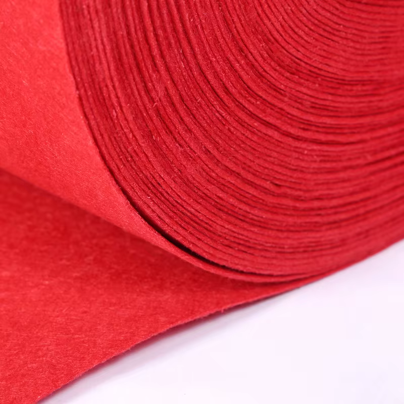 Tapis rouge pour décoration d'allée de mariage