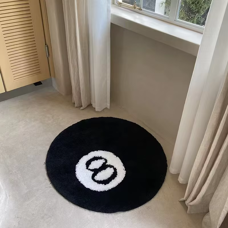 Tapis en peluche noir à 8 balles