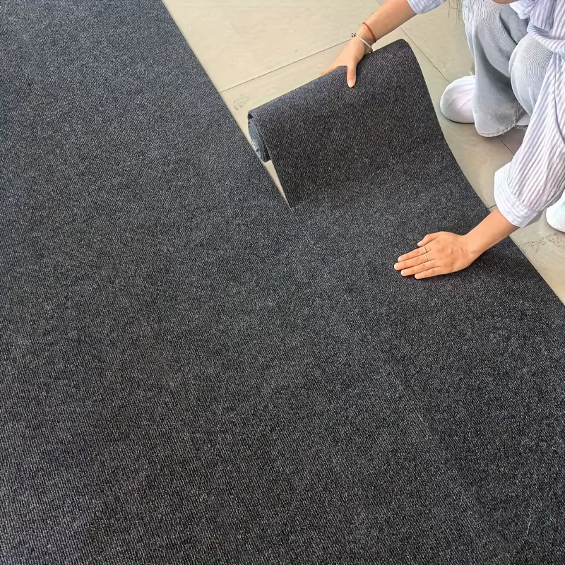 Tapis auto-adhésif pour salon