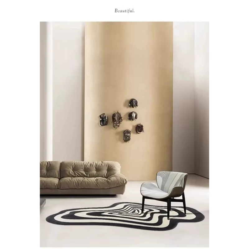 Tapis à rayures noires et blanches pour salon