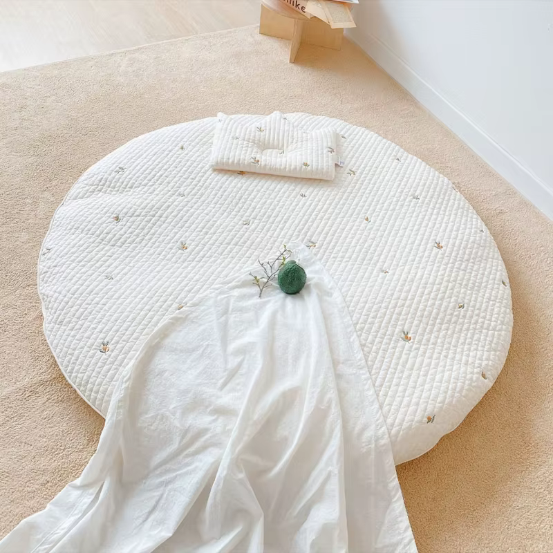 Tapis Circulaire en Polymères Lavables et Magnifiquement Brodés pour Bébé