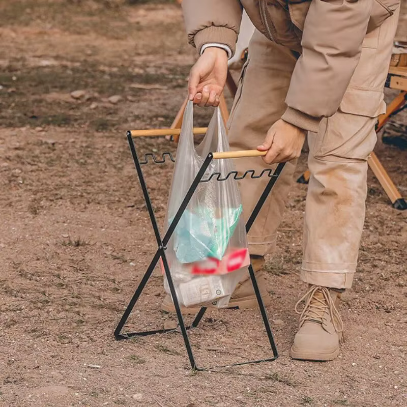 MOUNTAINHIKER Camping en plein air support de rangement Portable en plastique sac poubelle support ménage pliant cuisine articles divers poignée en bois B