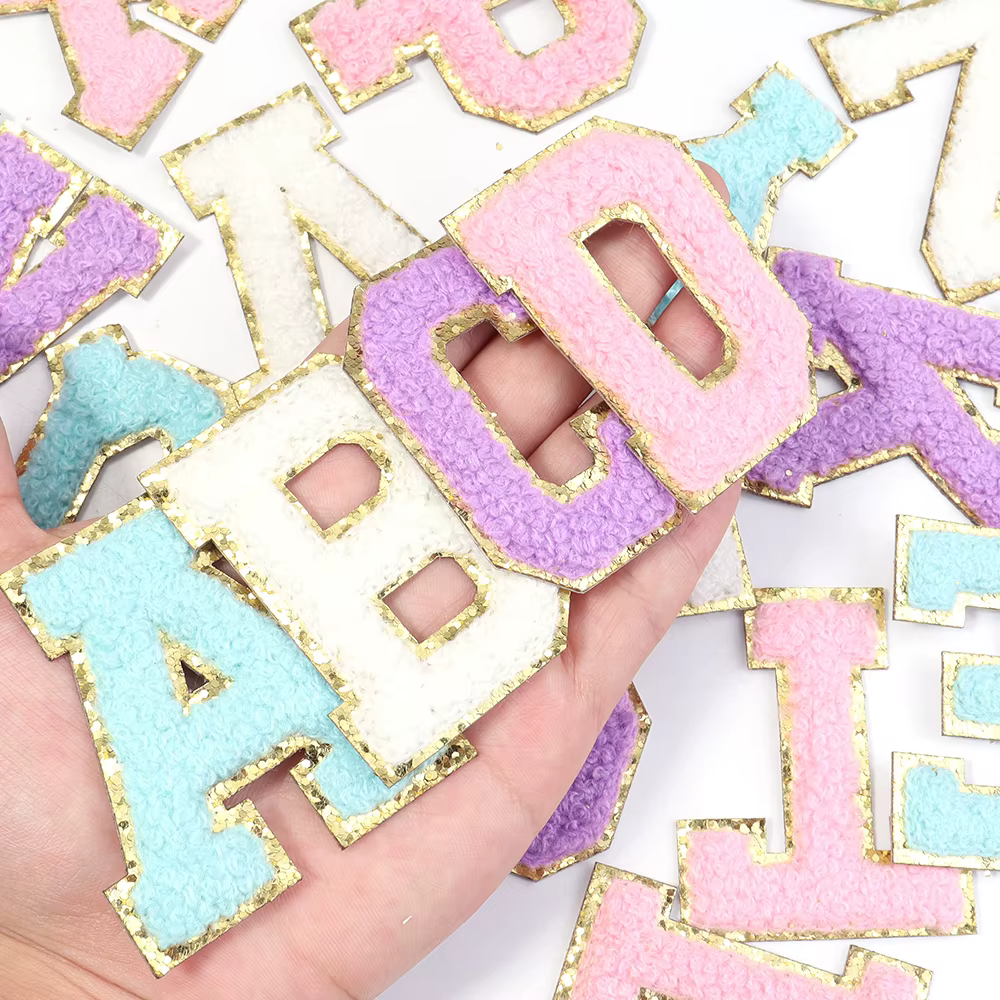 Patch auto-adhésif de Style 26 lettres anglaises, autocollant de broderie coloré A-Z, décoration pour bricolage, accessoires de sac pour vêtements, 8 pièces