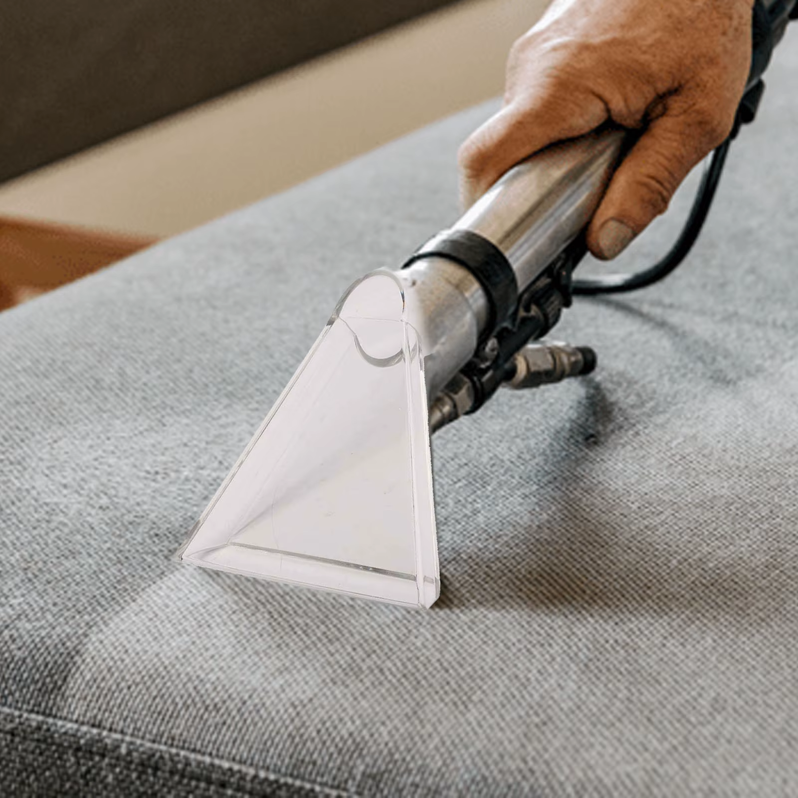 Buse d'extraction pour tapis avec embout transparent pour le nettoyage des tissus d'ameublement des canapés, compatible avec les systèmes d'aspiration standard.