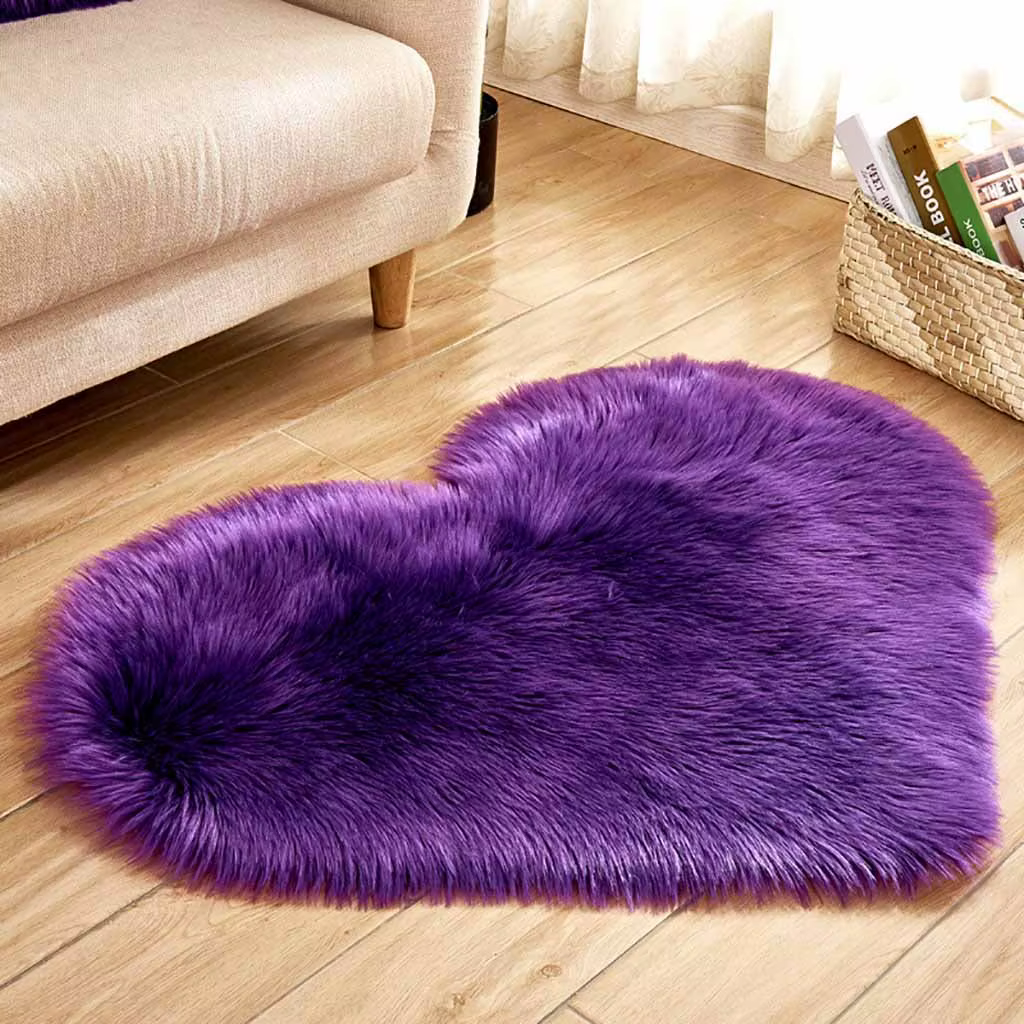 Tapis en fausse fourrure en forme de cœur pour chambre à coucher