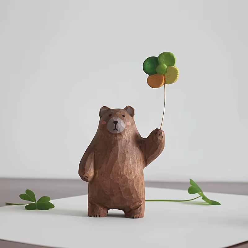 Figurine d'ours en bois avec ballon en forme de cœur – Décor de bureau fait à la main, idée cadeau mignonne.