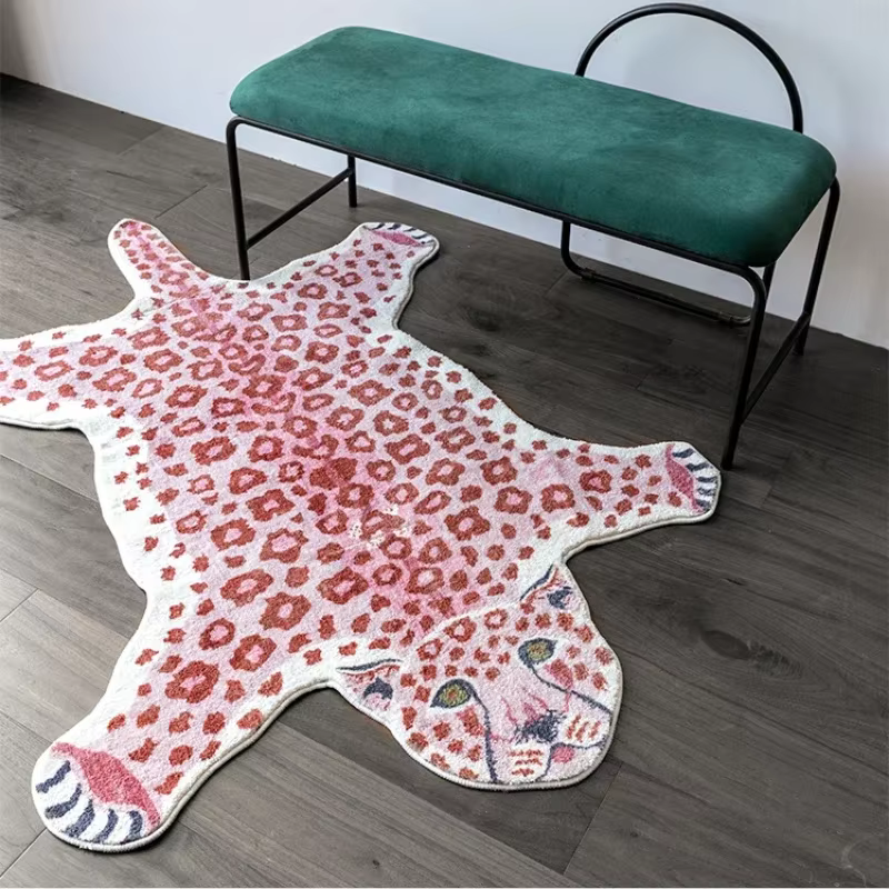 Tapis rose à motif léopard