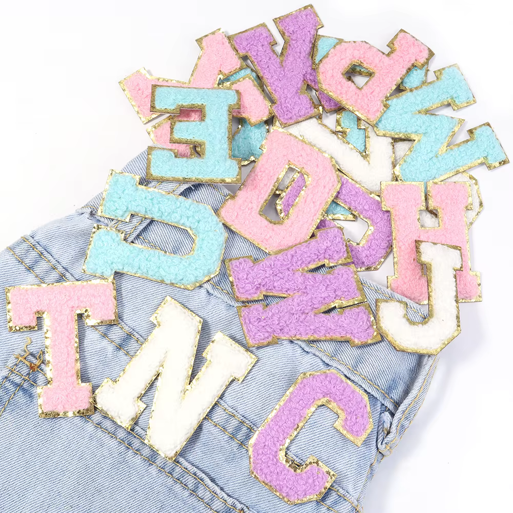 Patch auto-adhésif de Style 26 lettres anglaises, autocollant de broderie coloré A-Z, décoration pour bricolage, accessoires de sac pour vêtements, 8 pièces