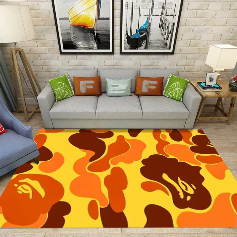 Grand tapis de salon à motif camouflage tendance, base jaune avec éléments marron et orange, tapis antidérapant pour la décoration de la maison
