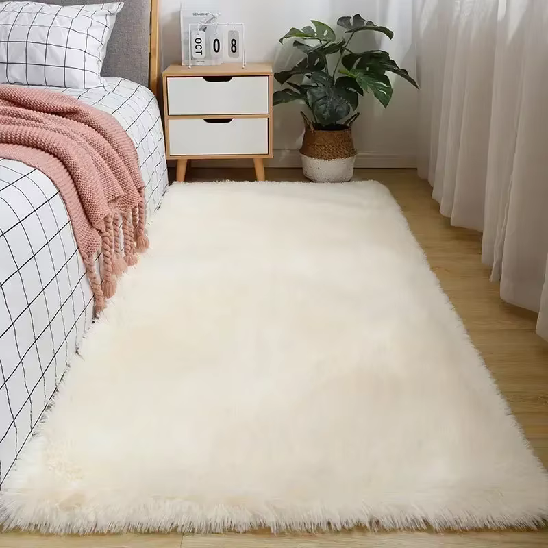 Tapis moelleux en peau de mouton blanc crème