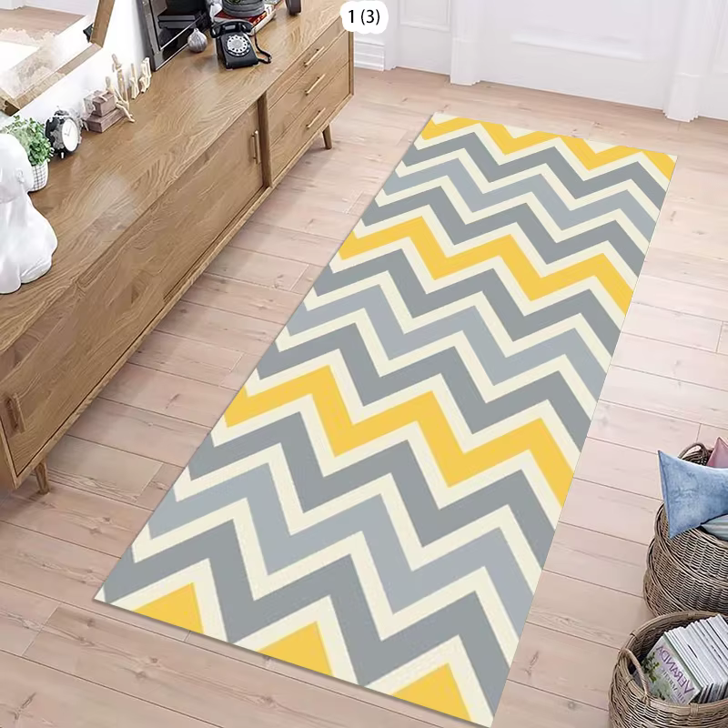 Tapis de couloir à motif chevrons noir et blanc