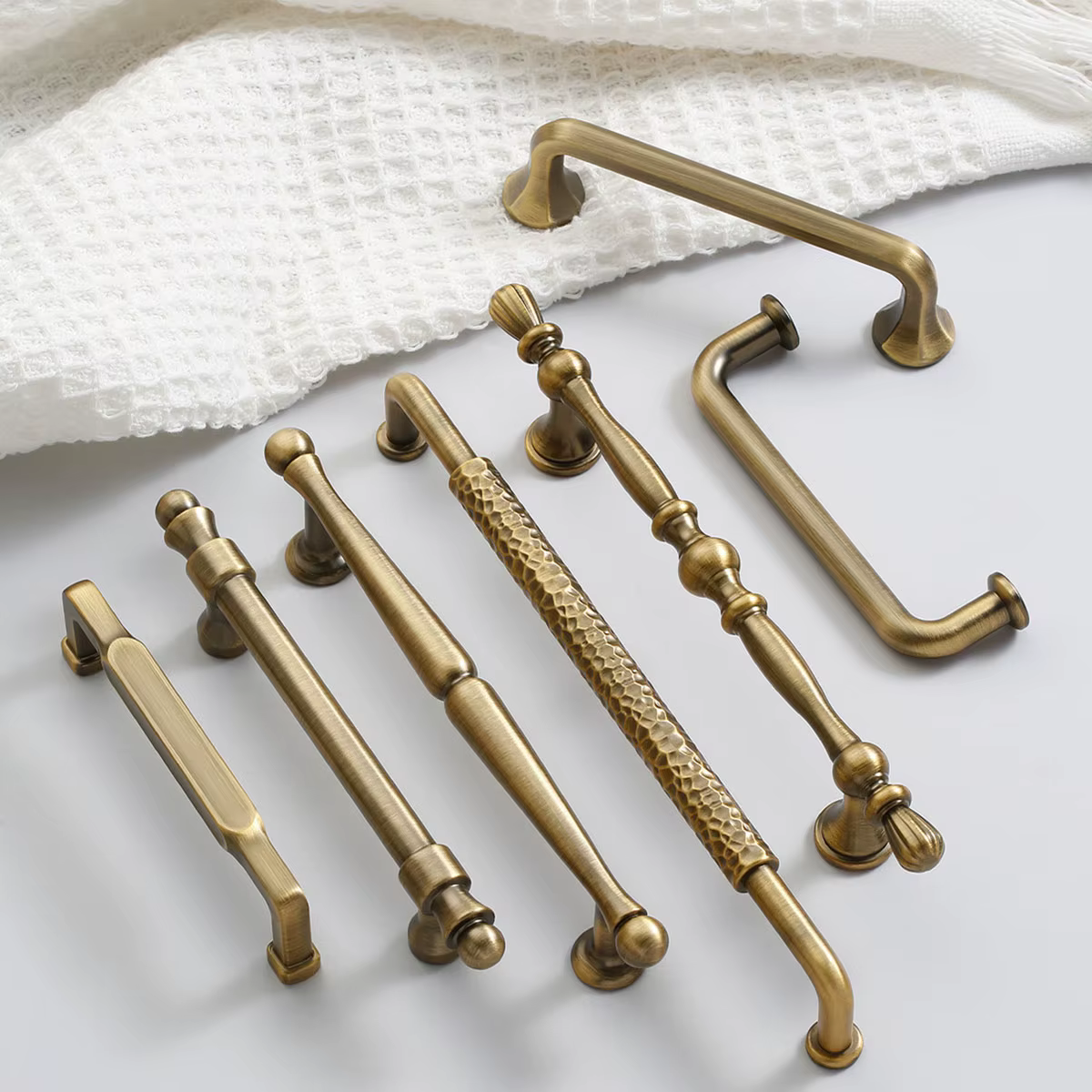 Poignées de meubles en alliage de zinc couleur bronze, boutons pour armoires de cuisine, accessoires de poignée pour armoire et tiroir, poignées rétro bronze
