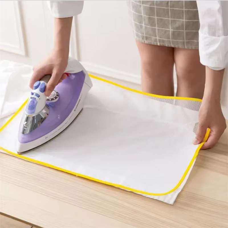 Housse de protection en maille isolante pour planche à repasser