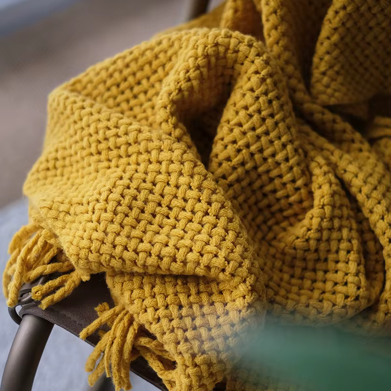 Plaids tricotés jaune moutarde pour canapé