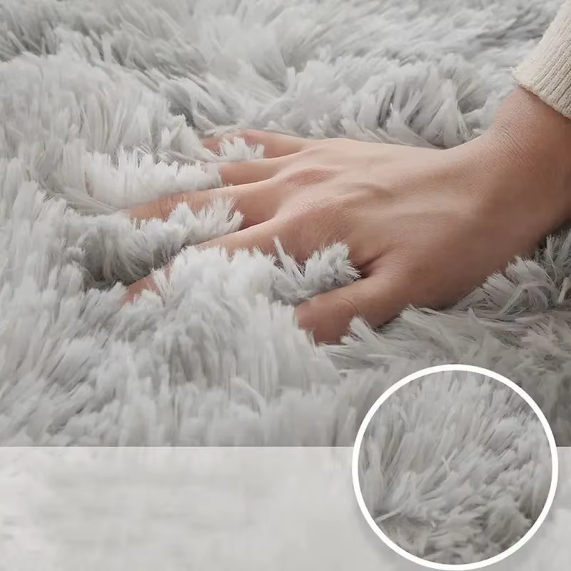 Tapis shaggy minimaliste VIKAMA au toucher soyeux
