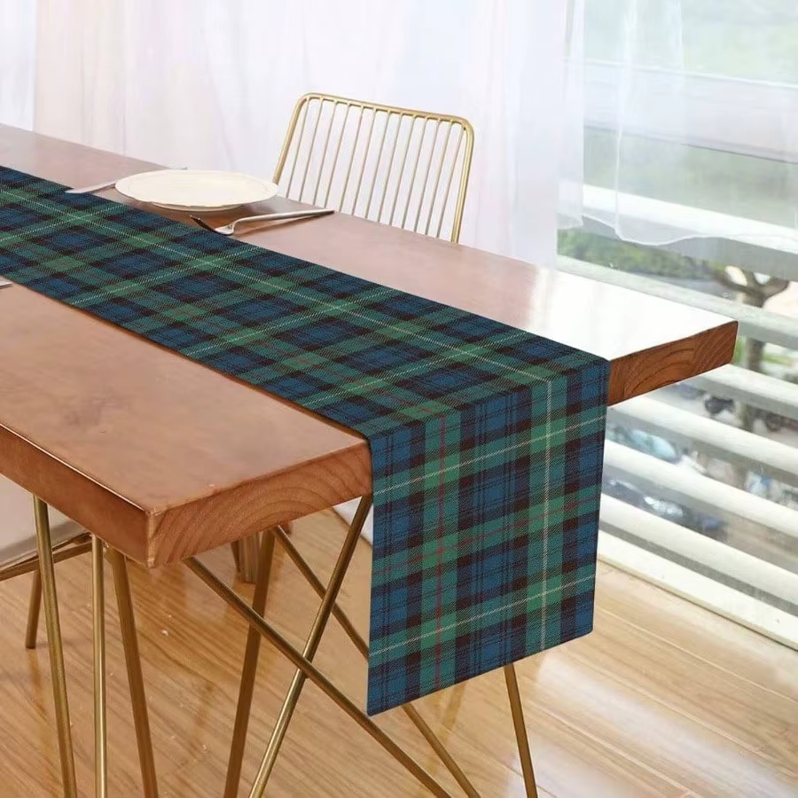 Chemin de table à motif tartan |   Plaid noir bleu |   Décor extérieur et d'automne |   Polyvalent pour chambre à coucher et table à manger (impression plate)