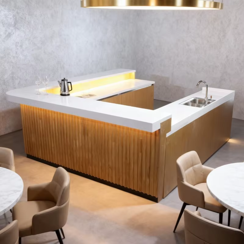Comptoir de bar personnalisé en bois et marbre en forme de U pour restaurant de luxe moderne, bistro, hôtel, boîte de nuit, pub, cocktail bar