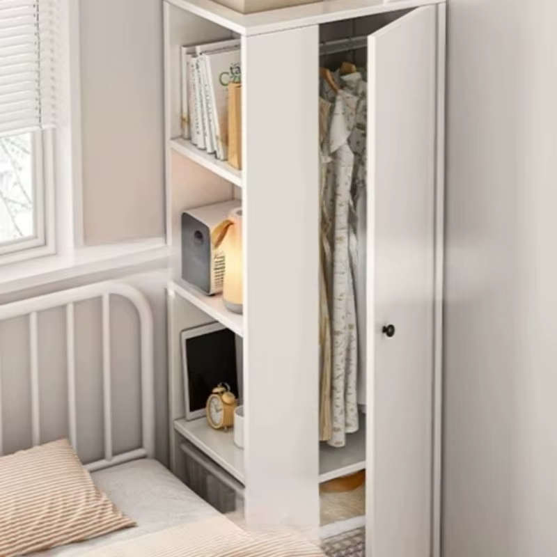 Armoire étroite de style rétro