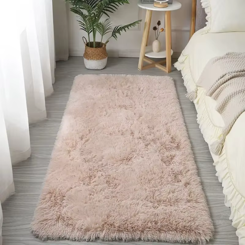 Tapis shaggy minimaliste VIKAMA au toucher soyeux