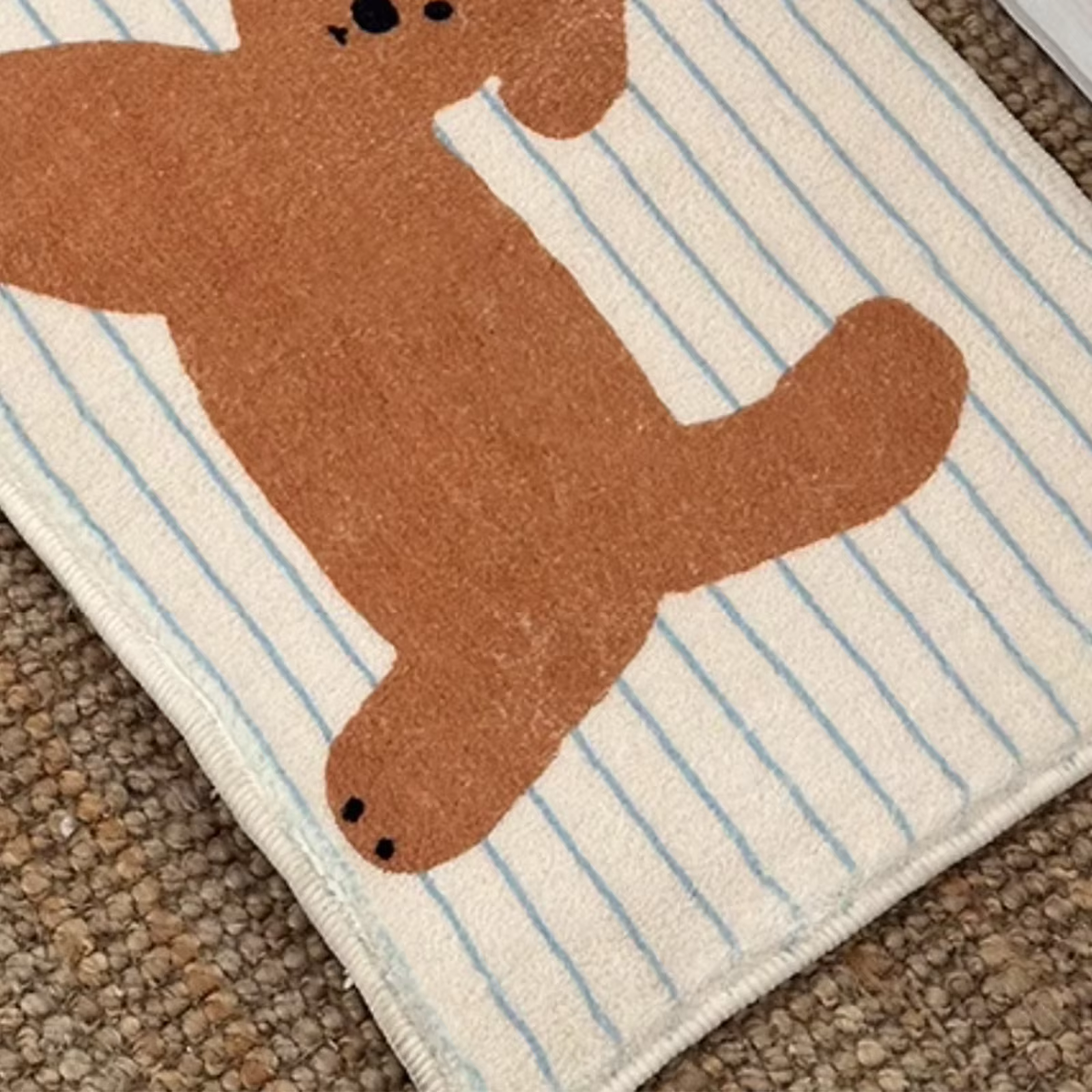 Tapis de salle de bain antidérapant en polaire à rayures avec motif chiot