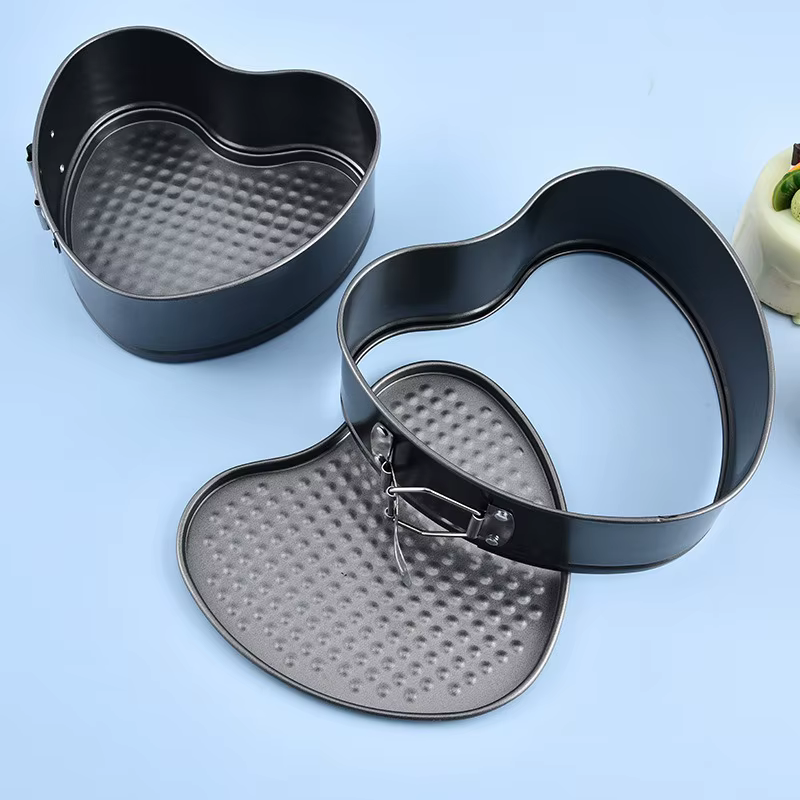 Moule à gâteau antiadhésif en forme de cœur, en acier au carbone, pour la maison, avec boucle inférieure vivante, outil de cuisson, 1 pièce