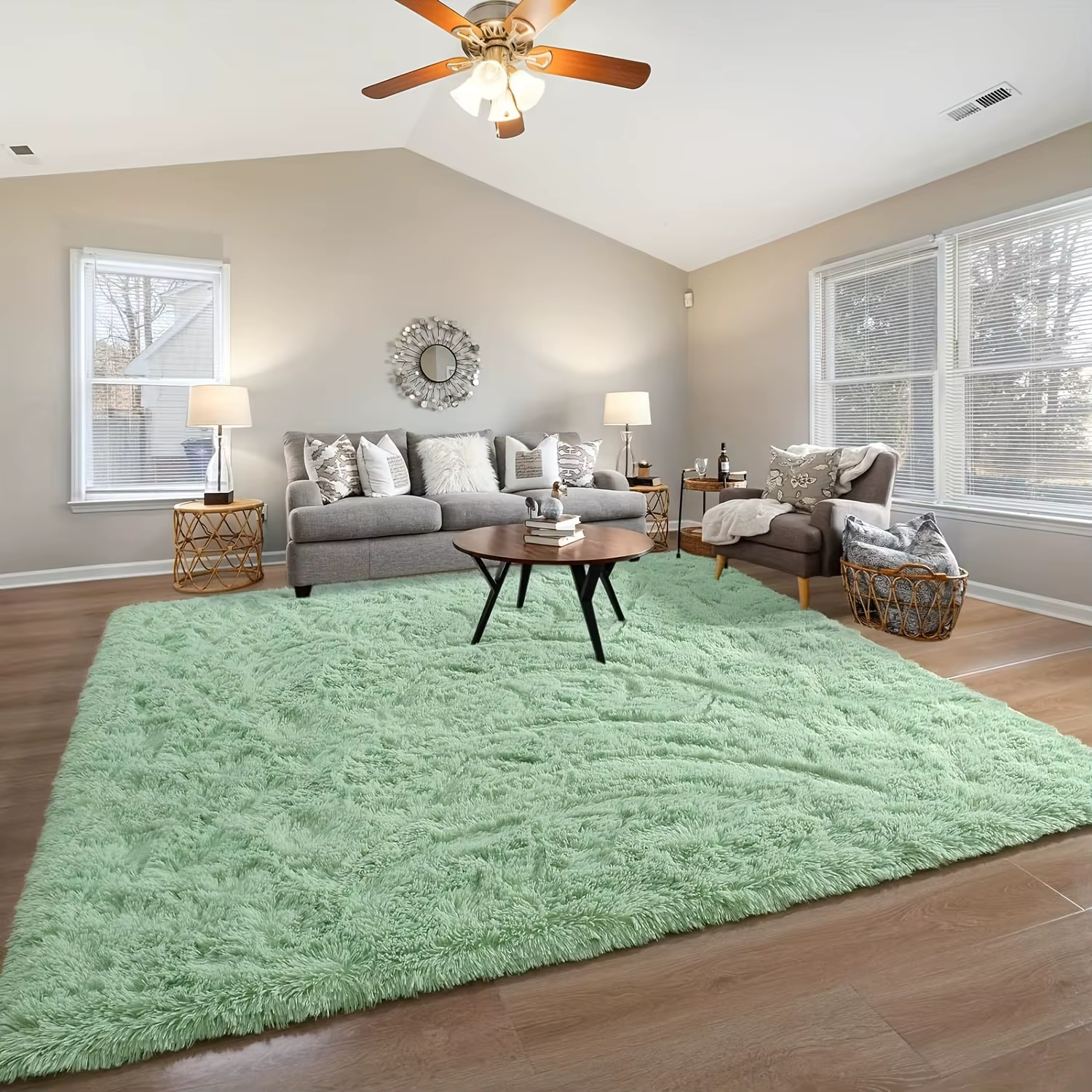 Un grand tapis moelleux adapté aux salons et aux chambres à coucher
