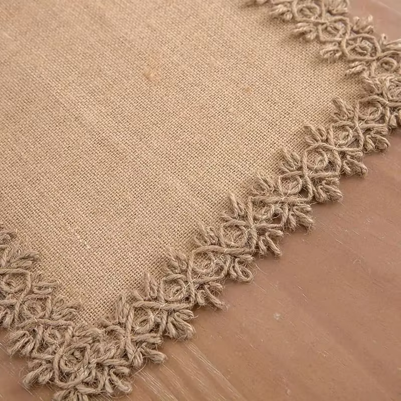 Chemin de Table en Jute Naturel avec Glands