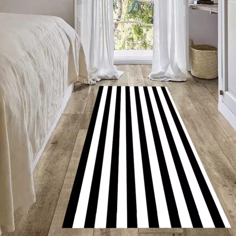 Tapis de couloir à rayures noires et blanches