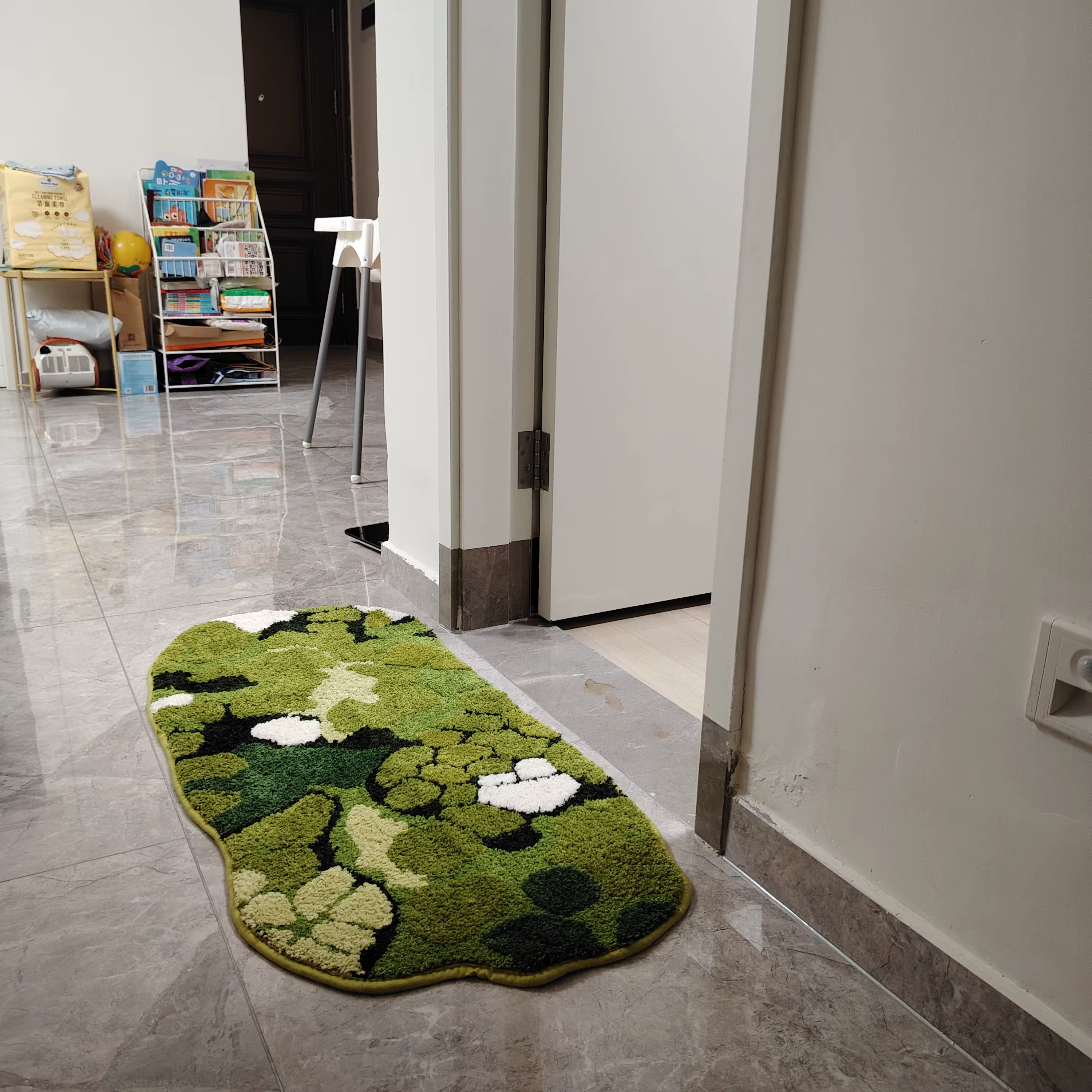 Tapis de chevet floqué en mousse de forêt