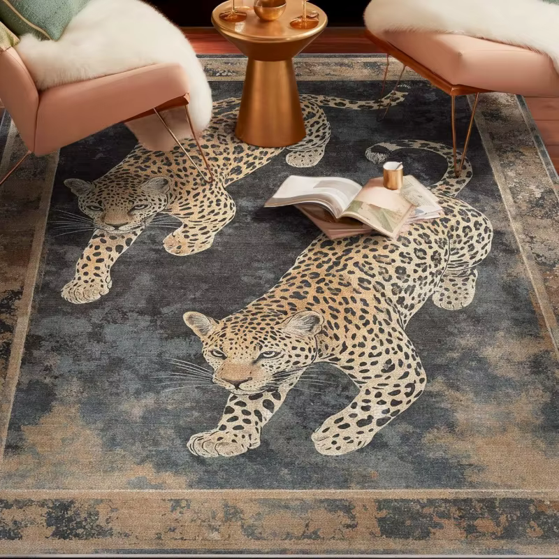 Tapis persan vintage bleu à motifs floraux et tigres