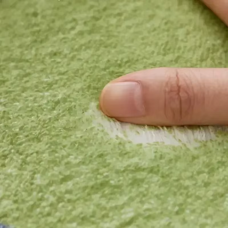 Tapis d'intérieur VIKAMA à motif floral vert irrégulier