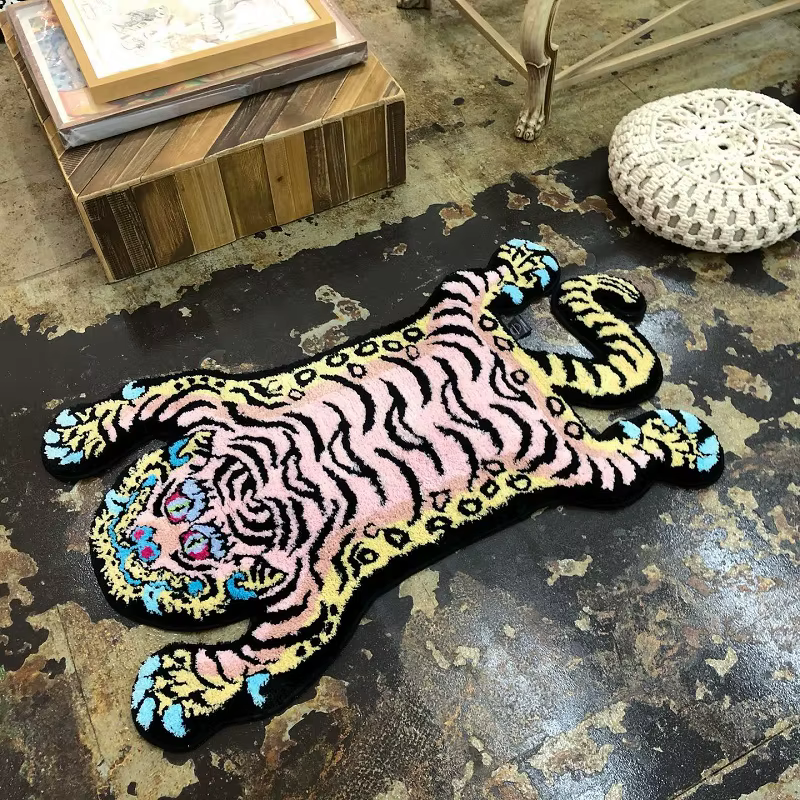 Grand tapis tibétain noir épais en forme de tigre
