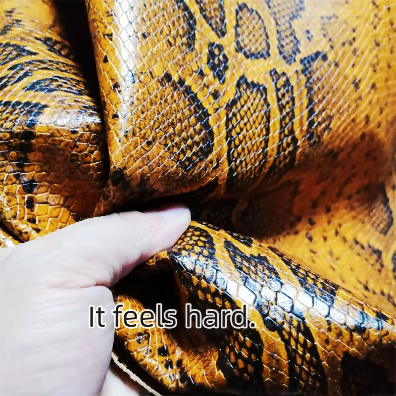Peau de vache à motif serpent de 0