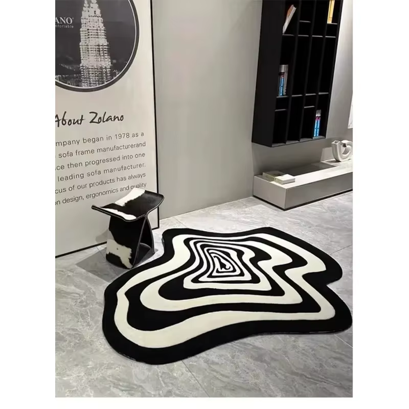 Tapis à rayures noires et blanches pour salon
