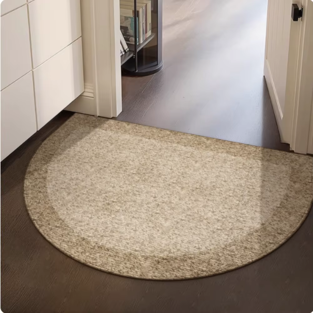 Tapis semi-circulaire à bordure tissée