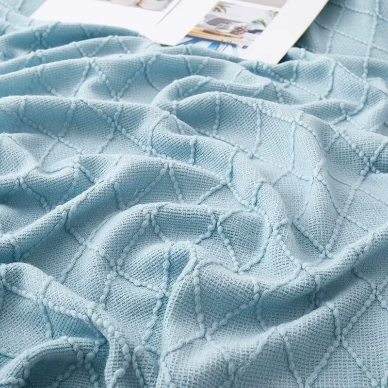 Jeté en tricot bleu pour lits avec pompon, gris bleu uni, texture plaid, housse de canapé, décoration nordique pour la fin du lit, jeté doux pour la sieste