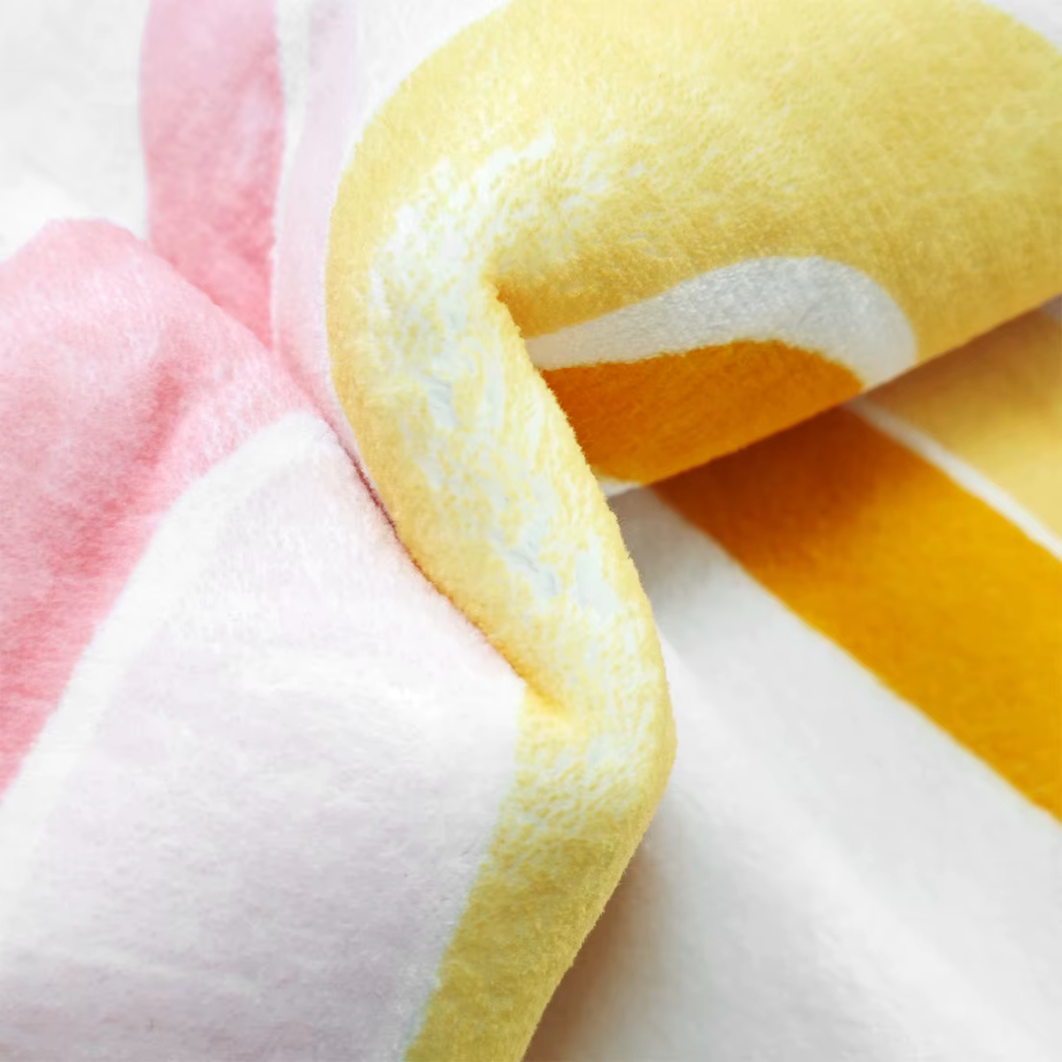 Tapis rond en polymère avec pompon pour chambre à coucher
