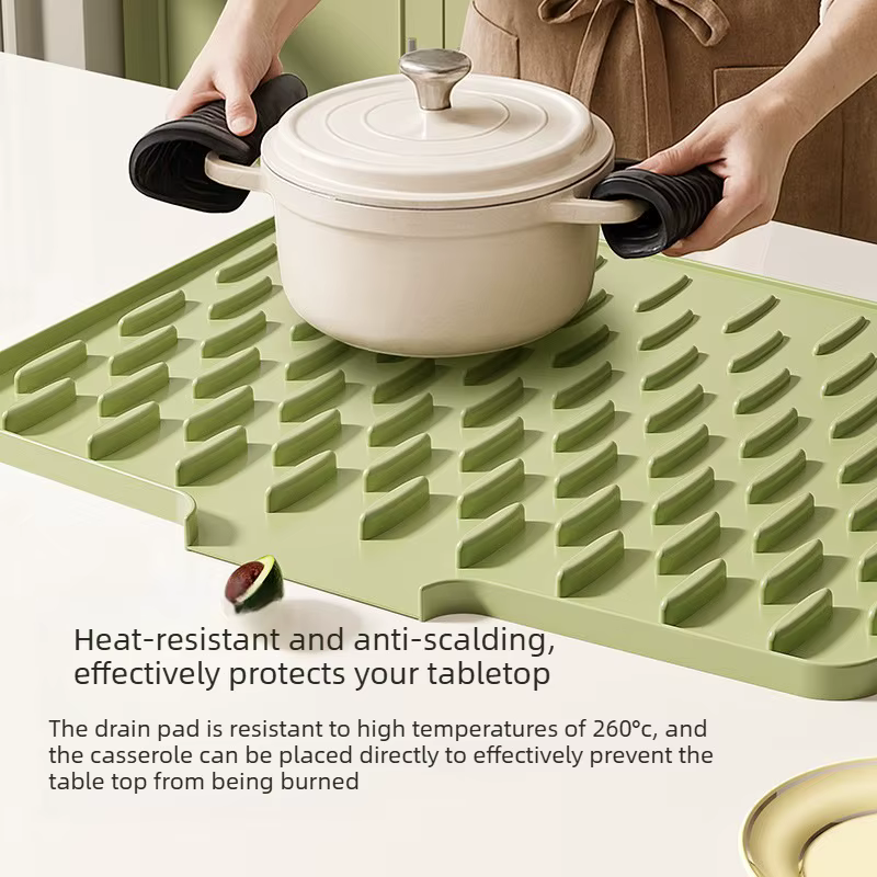Tapis de séchage en silicone pour évier de cuisine avec pente de drainage pour vaisselle