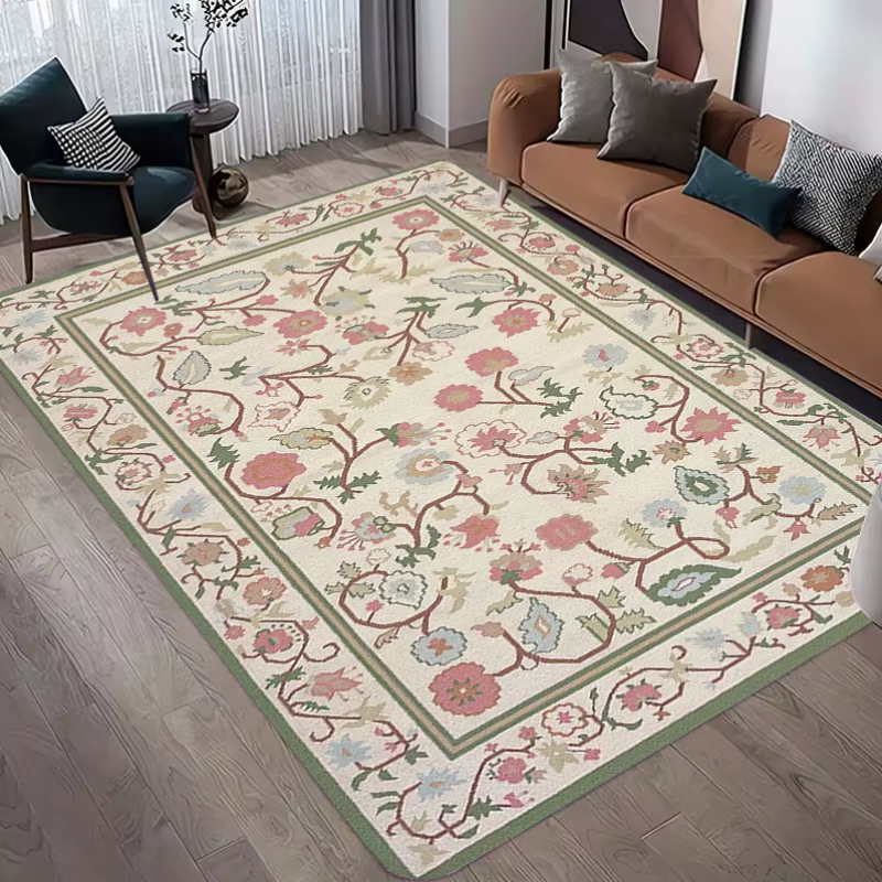 Tapis oriental vintage vert à motifs floraux