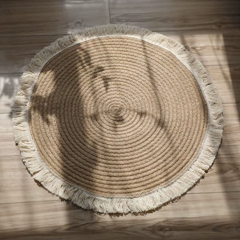 Tapis rond en rotin de jute tissé à la main avec pompon