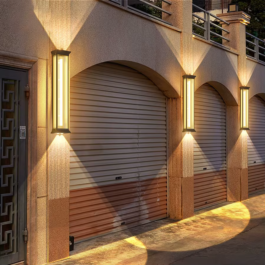 Applique Murale LED Imperméable en Acier Inoxydable, Éclairage d'Extérieur, Idéal pour une Cour, un Jardin, une Villa ou une Terrasse