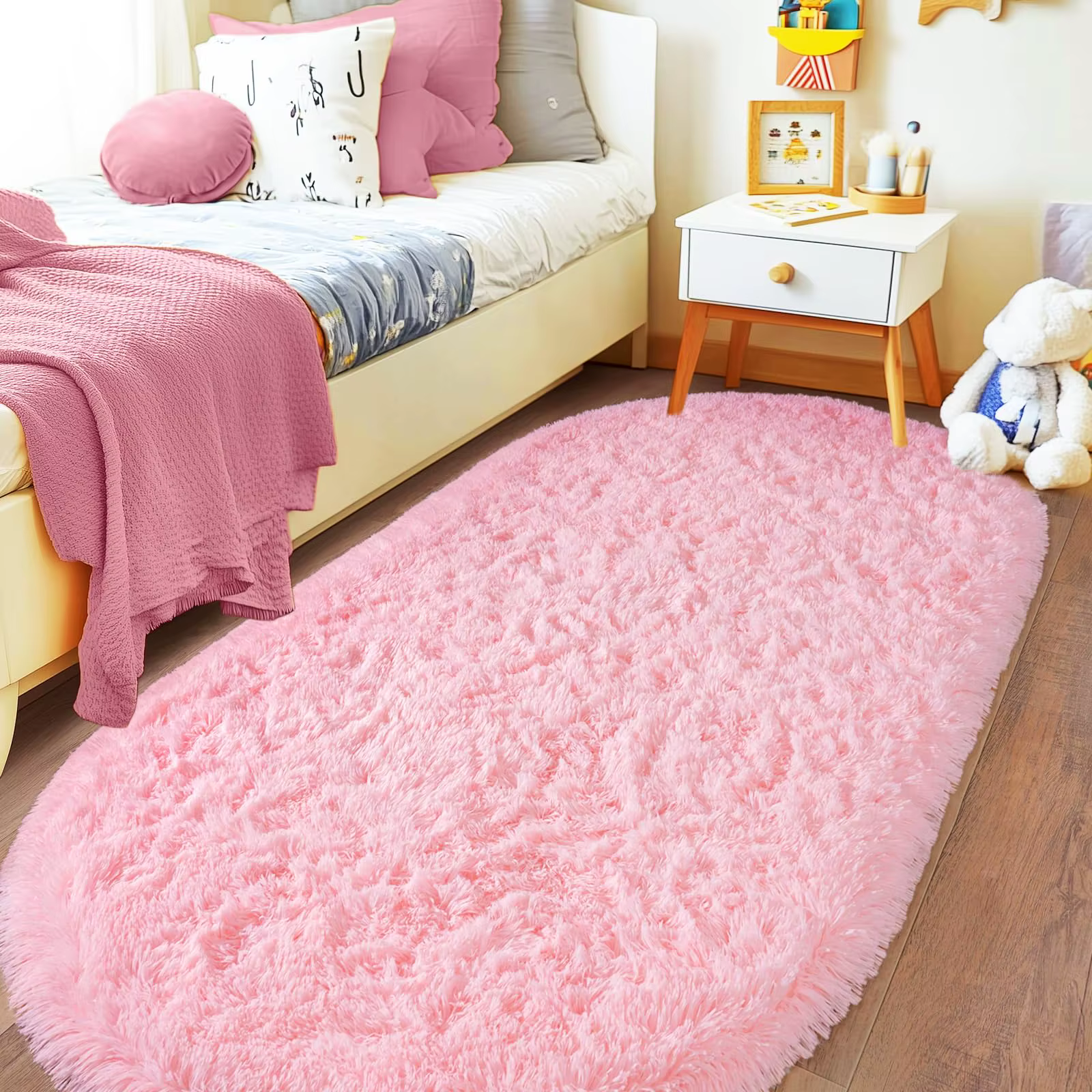 Tapis de chevet ovale en peluche gris clair