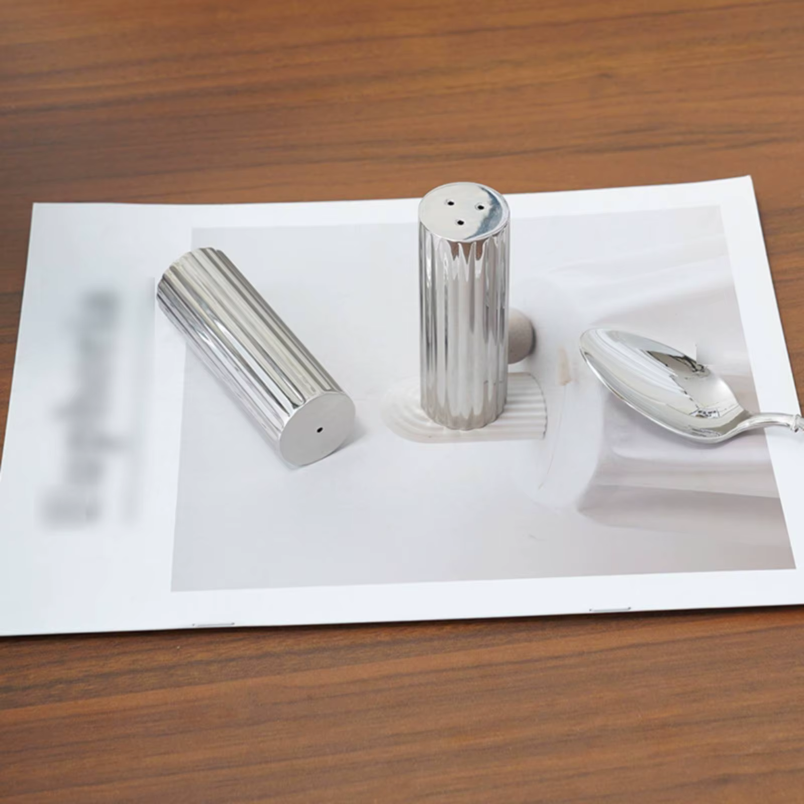 Shaker cylindrique en acier inoxydable à 2 pièces, avec trous, résistant à la rouille, rayé, pour cuisine, table à manger