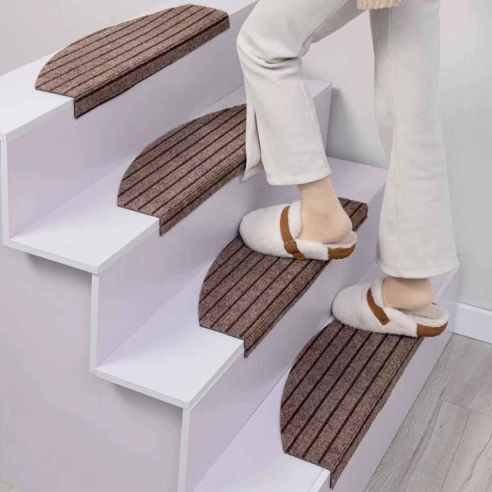 Tapis d'escalier semi-circulaire auto-adhésif
