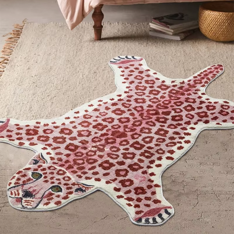 Tapis rose à motif léopard