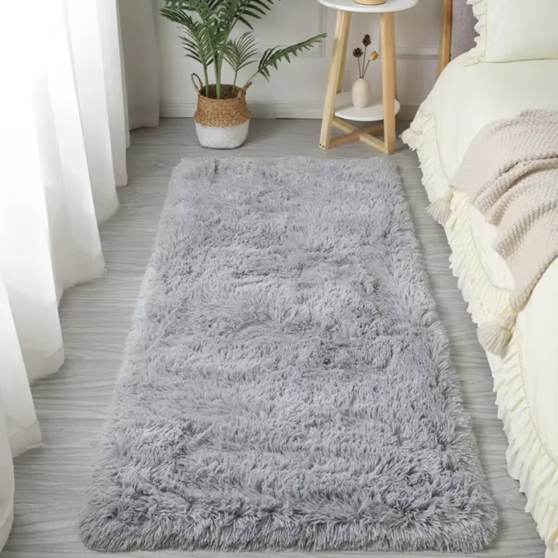 Tapis shaggy minimaliste VIKAMA au toucher soyeux