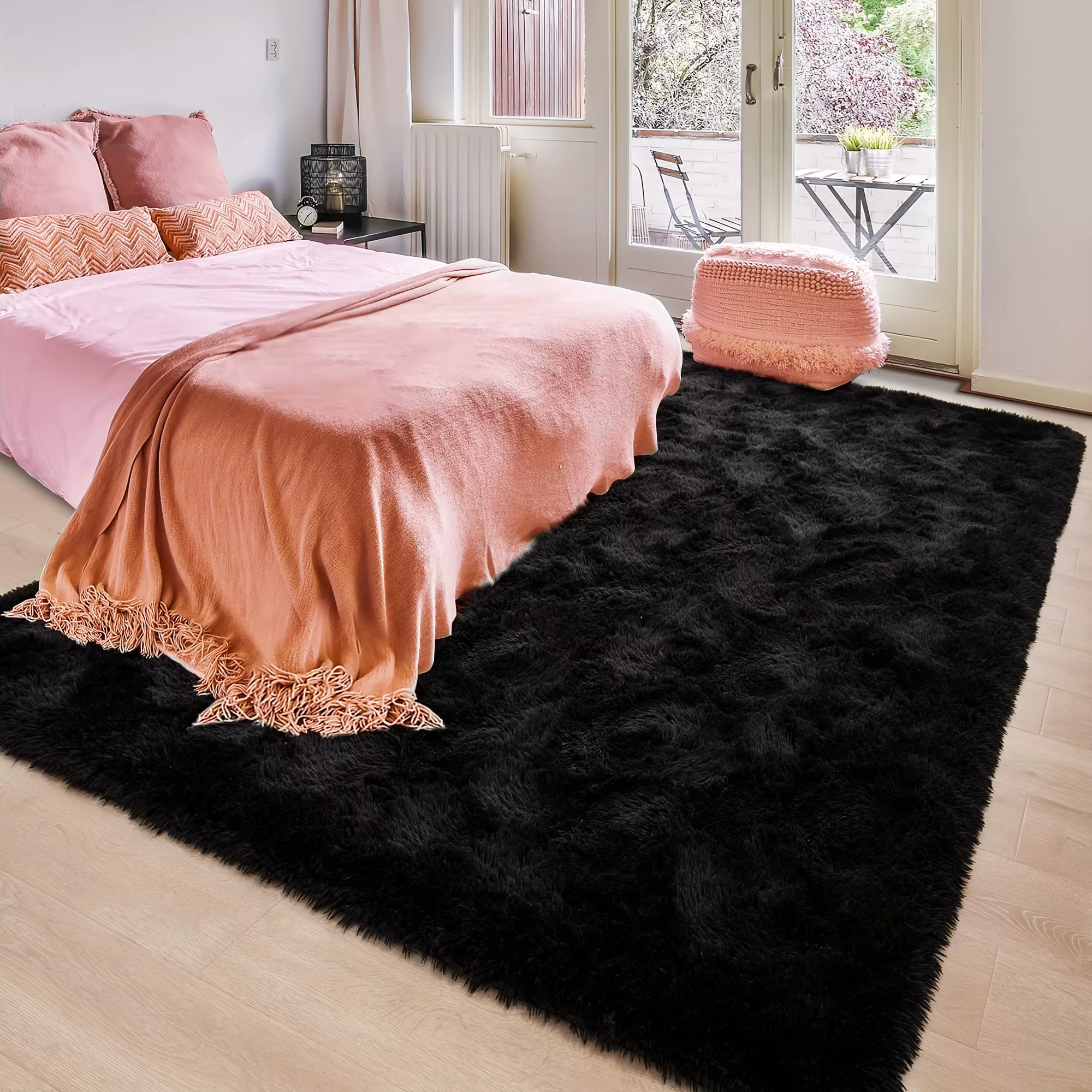 VIKAMA – tapis moderne en laine et soie noire