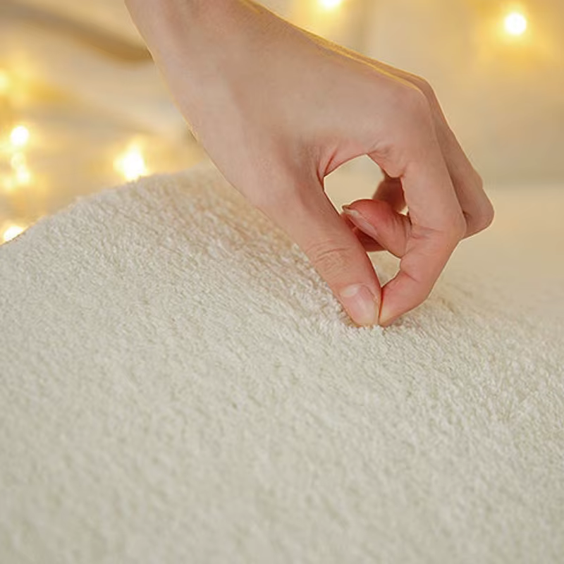 Tapis rond irrégulier en peluche